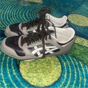 Men's Athletic Shoes - Black and Gray Amo